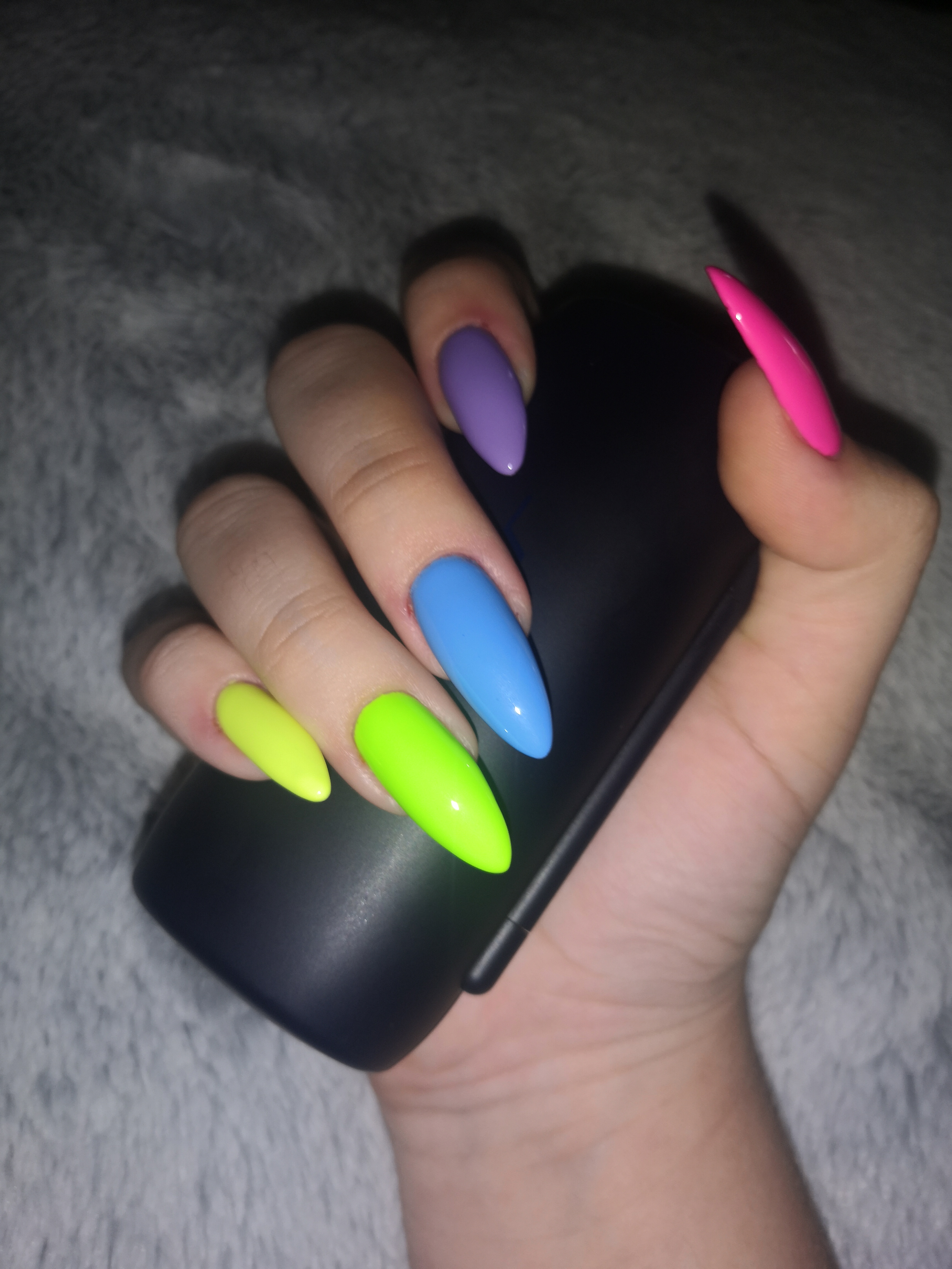 Разноцветный маникюр на длинные ногти.