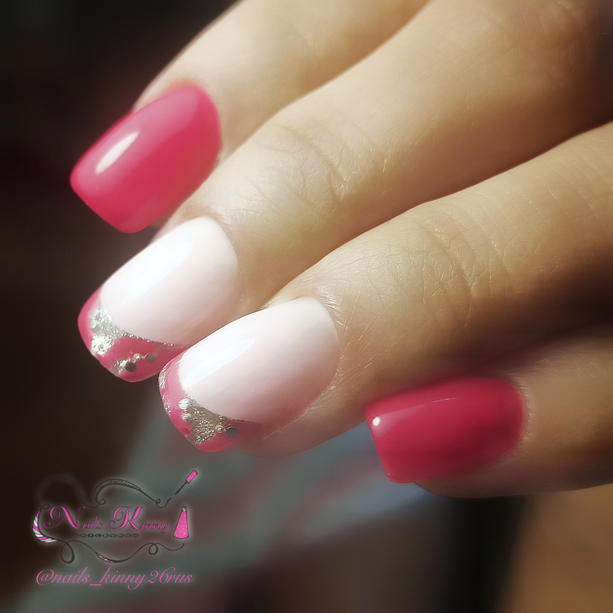 Маникюр с френч-дизайном в розовом цвете на короткие ногти.
